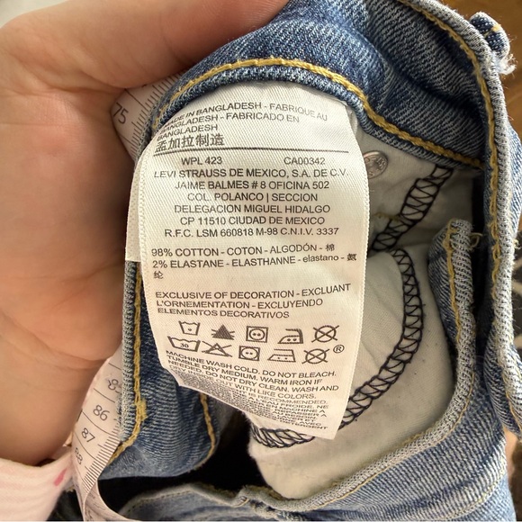 Denizen by Levi’s Women’s Size 13 Denim Jeans Medium Wash Distressed Knee - Picture 6 of 7